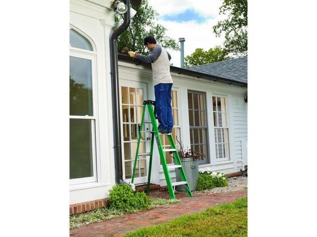 LOUISVILLE FS4004 4 ft Fiberglass Stepladder, 225 lb Capacity