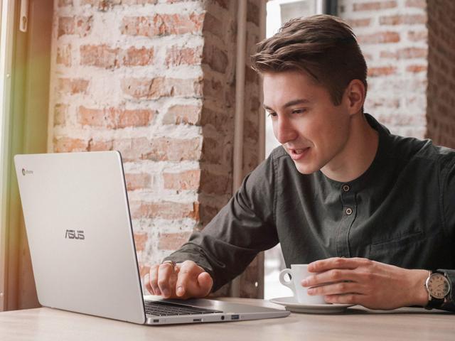 ASUS C423NA Chromebook, 14' HD Display, Intel Celeron N3350 Upto 2.4GHz, 4GB RAM, 32GB eMMC, DIsplayPort via USB-C, Card Reader, Wi-Fi, Bluetooth,...