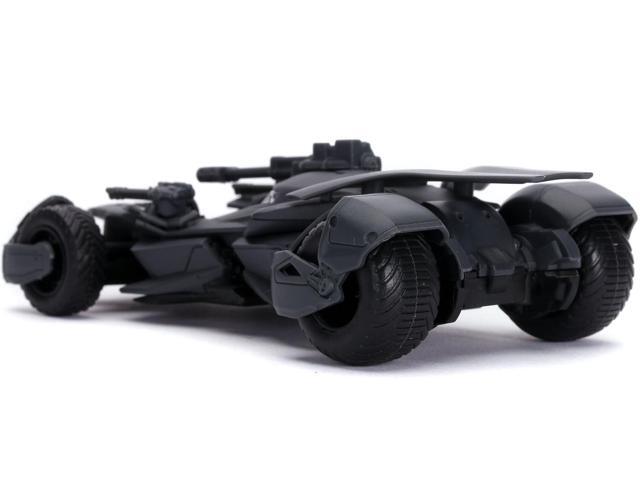2017 Batmobile with Diecast Batman Figurine 'Justice League' (2017) Movie 'DC Comics' 'Hollywood Rides' Series 1/32 Diecast Model Car by Jada