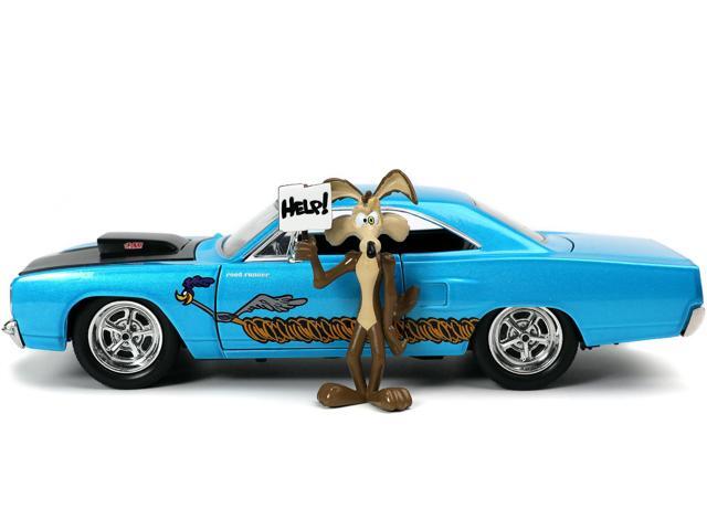1970 Plymouth 440-6BBL RoadRunner Light Blue Met. & Wile E. Coyote Diecast Figure 'Looney Tunes' 1/24 Diecast Model Car by Jada
