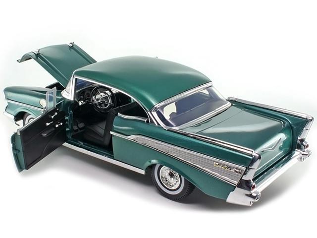 1957 Chevrolet Bel Air Hard Top Green 1/18 Diecast Model Car by Motormax