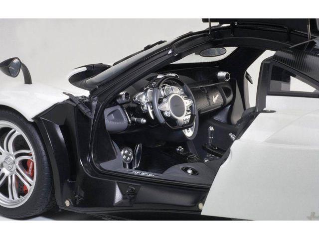 Pagani Huayra White 1/12 Model Car by Autoart