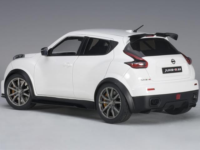 Nissan Juke R 2.0 White 1/18 Model Car by Autoart