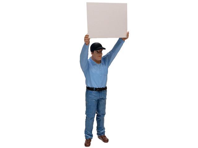Camera Crew Figure II 'Crew Holding Reflector' For 1:24 Scale Models by American Diorama
