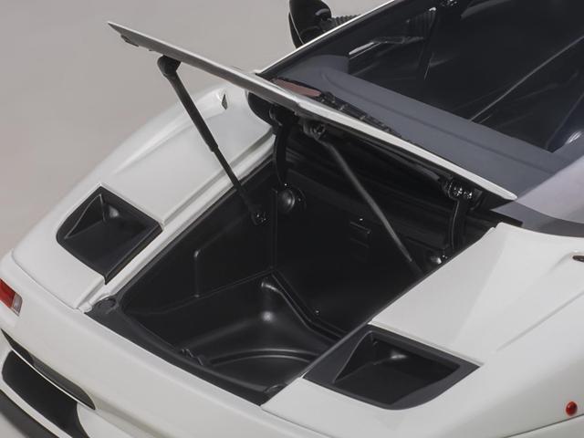 Lamborghini Diablo SV-R Impact White 1/18 Model Car by Autoart