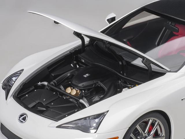 Lexus LFA Whitest White with Carbon Top 1/18 Model Car by Autoart