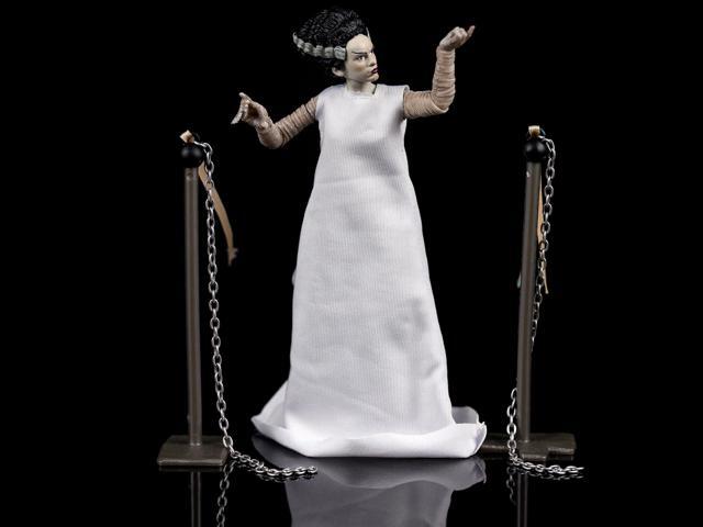The Bride of Frankenstein 6' Moveable Figurine with Chains and Alternate Head and Hands 'Universal Monsters' Series by Jada