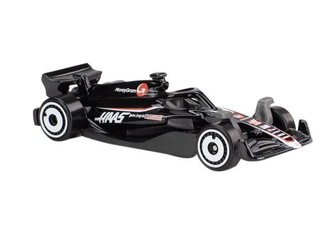 Hot Wheels - 1:64 Scale Formula 1 Collectible Race Car (5-Pack) - image 4