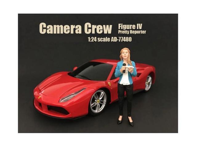 Camera Crew Figure IV 'Pretty Reporter' For 1:24 Scale Models by American Diorama