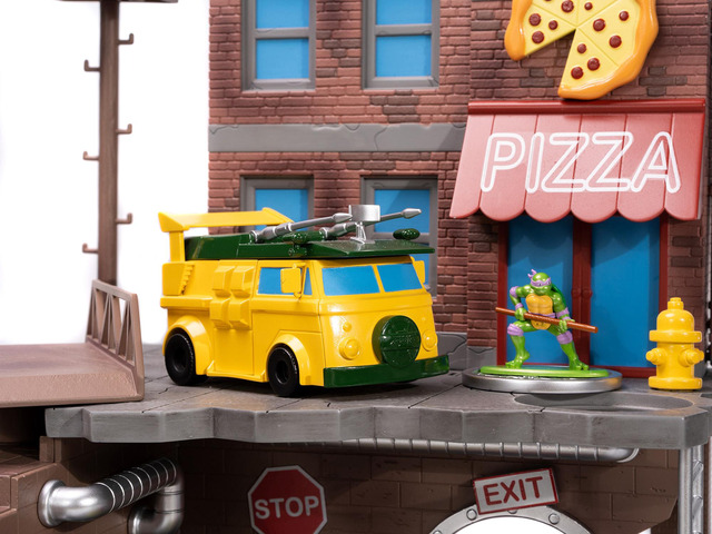 'Teenage Mutant Ninja Turtles' Turtle Lair Diorama Set with Figures and Party Wagon 'Nano Scene' Series Model by Jada