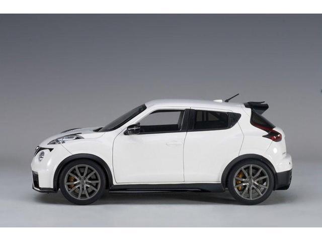 Nissan Juke R 2.0 White 1/18 Model Car by Autoart