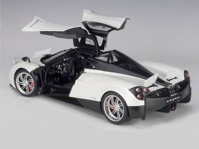 Pagani Huayra White 1/12 Model Car by Autoart