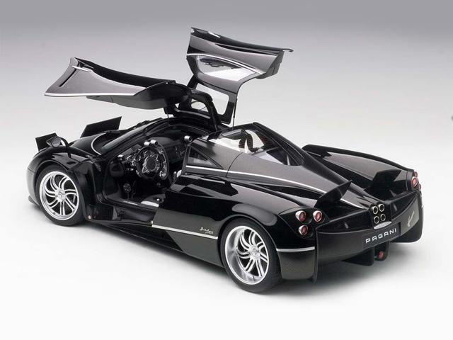 Pagani Huayra Gloss Black with Silver Stripes and Silver Wheels 1/12 Model Car by Autoart