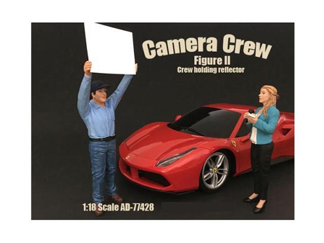Camera Crew Figure II 'Crew Holding Reflector' For 1:18 Scale Models by American Diorama