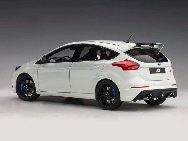 2016 Ford Focus RS Frozen White 1/18 Model Car by Autoart