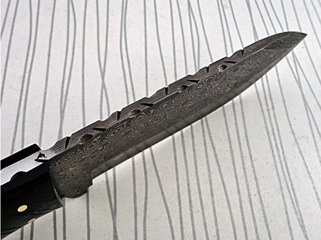 9.5' long Damascus Steel full tang hunting Knife custom made Hand Forged 5' blade, Bull horn & camel bone scale cow hide leather sheath
