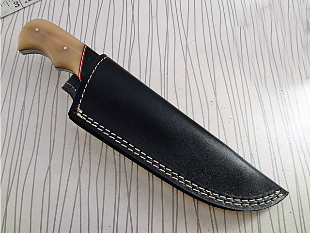 9.5' long Damascus Steel full tang hunting Knife custom made Hand Forged 5' blade, Bull horn & camel bone scale cow hide leather sheath