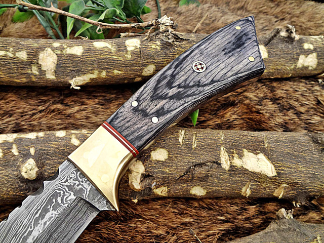 11' Long hand forged Damascus steel full tang clip point blade skinning Knife, Dollar wood with Brass bolster scale, Cow Leather sheath