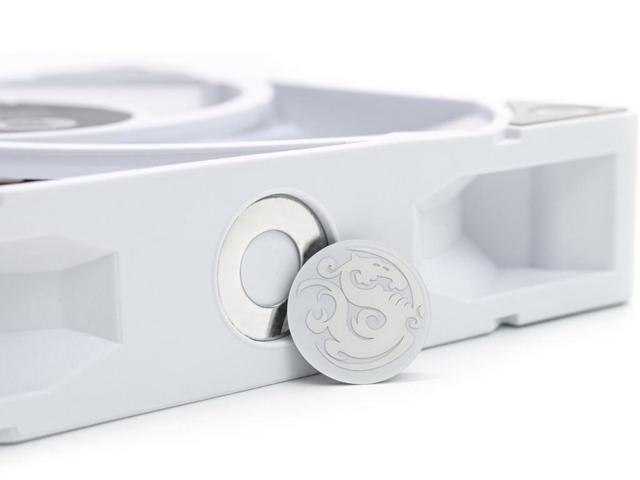 Bitspower Griffin 1220RWD - 120mm White DRGB 2000 RPM Reverse Flow Fan
