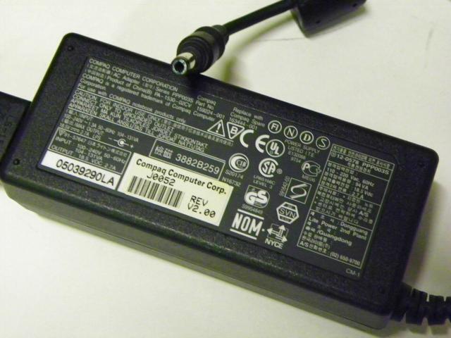 COMPAQ 18.5V 2.7A AC ADAPTER ARMADA M300/700