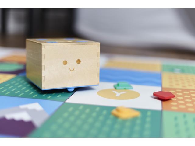 Primo Toys - Cubetto Playset - Wooden Robot Teaching Kids Code & Computer Programming