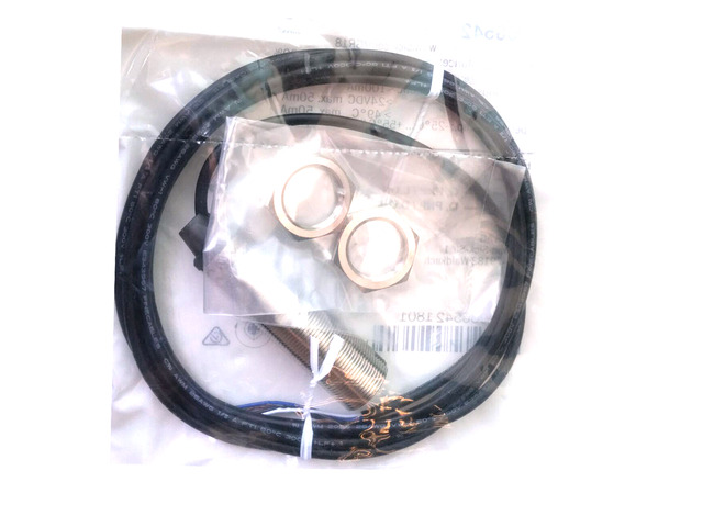 SICK GRTE18-P1112 Cylindrical photoelectric sensors ,PNP,New