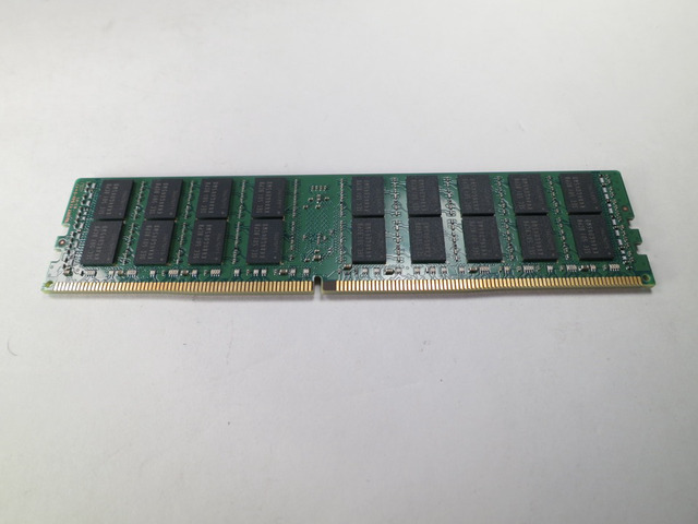 Samsung 16GB M393A2G40DB0 DDR4 SDRAM Memory Module M393A2G40DB0-CPB