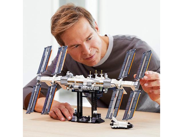 LEGO Ideas International Space Station 21321 Building Kit, Adult Set for Display, Makes a Great Birthday Present, New 2020 (864 Pieces)