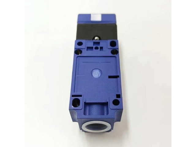 FOR 1PCS XS8C4A4PCG13 Inductive Proximity Switch XS7C4A1MPG13 XS8C4A1PCG13 XS8-C