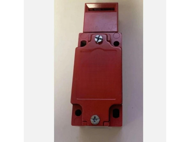 FOR 1PCS XCSA701 Safety switches metal 2NC 1NO slow break 1entry tapped Pg13