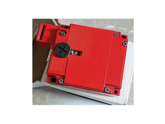 FOR XCSE7311 XCSE7312 XCSE7511 XCSE7512 Plug-in Safety Door LockSwitch