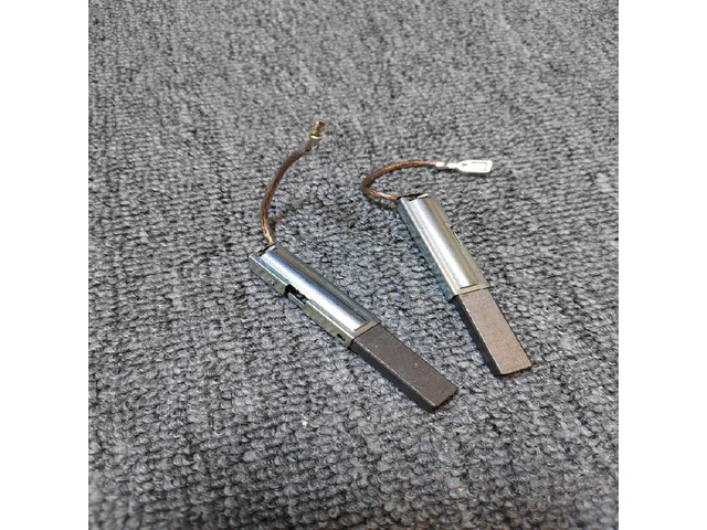 FOR 2pcs Vacuum cleaner motor accessories Carbon brush 6.5 * 10 * 32 machine Water suction brush 6.5X10X32mm