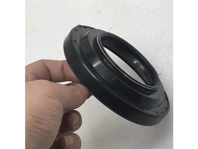 FOR Traveling Motor Oil Seal Seal Ring Skid Steer Loader Drive Motor Skeleton Oil Seal 6705847