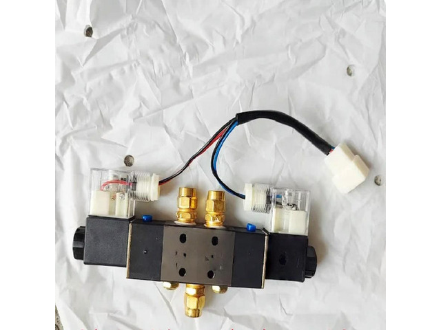 FOR Pneumatic Door Solenoid Valve 8mm 4V220-08 for Golden and Buses