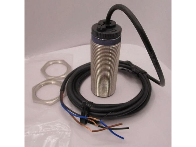 FOR 1PCS XSAV12373 Proximity Switch