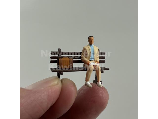 1:64 Scale Forrest Gump Figurine with His Suitcase Sitting on Bench Handprinted Resin Statue Figures Diorama for Desktop Decoration