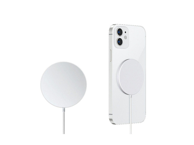 The Missing Magnetic Wireless Charger for iPhone 12 - White