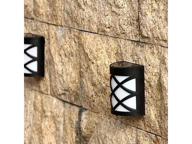 Vista Spotlight Solar Wall Light In Lattice Design - Black