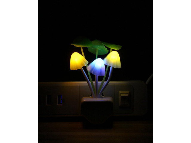 Gemdeck Sensor Led Night Light, Color Changing Plug-in LED Mushroom Dream Bed Lamp