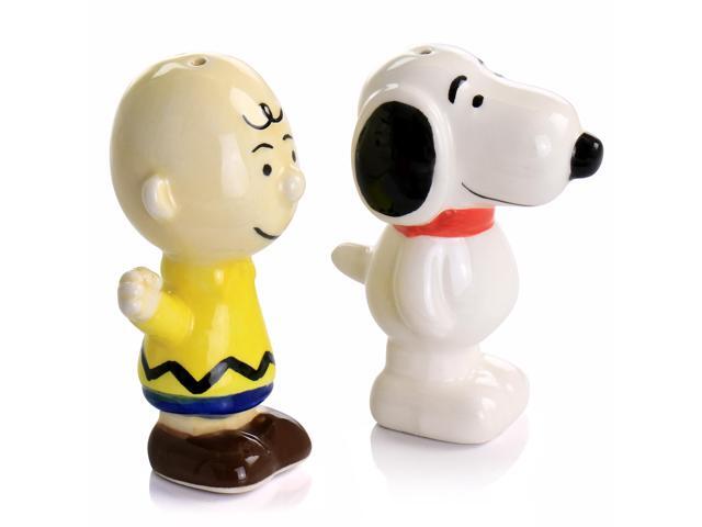 Peanuts Classical Pals Charlie Brown and Snoopy Figurine Salt and Pepper Shaker Set
