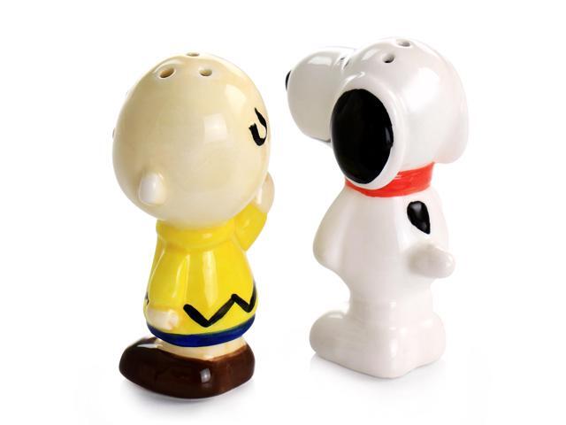 Peanuts Classical Pals Charlie Brown and Snoopy Figurine Salt and Pepper Shaker Set