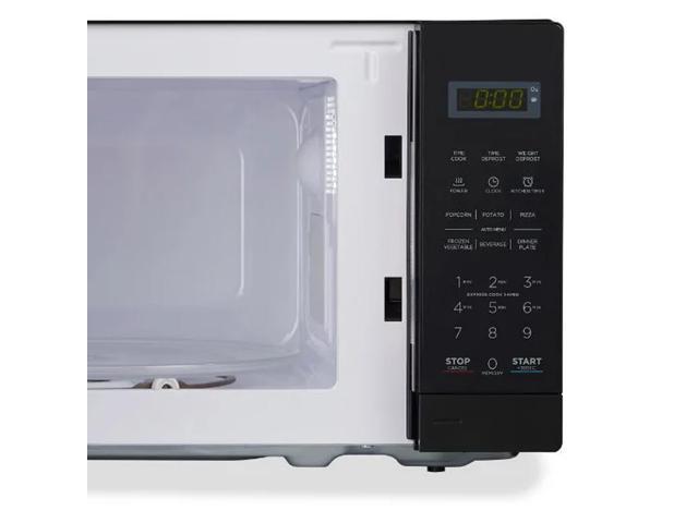 Black and Decker 0.7 Cu Ft LED Digital Microwave Oven in Black with Child Safety Lock
