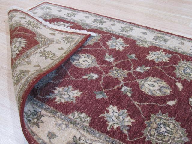 Red/Ivory Hand Knotted Wool Traditional Oriental Agra Rug, Made in India