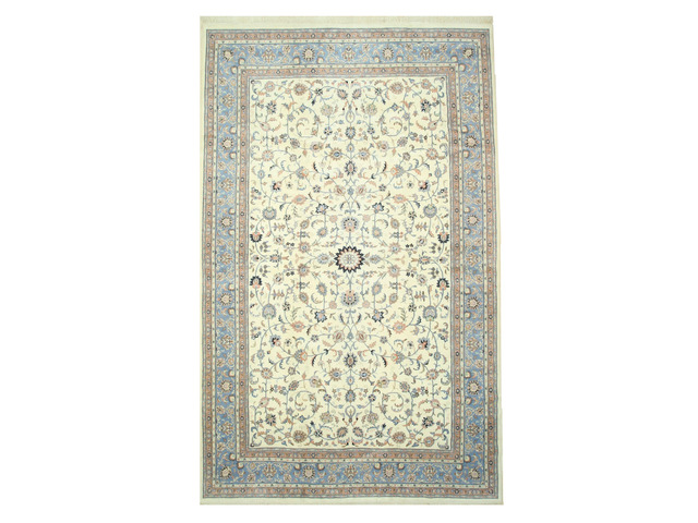 Hand Knotted Wool Ivory Traditional Oriental Kashan Rug, Made in India
