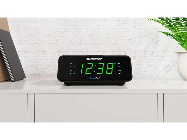 Emerson SmartSet Dual Alarm Clock Radio with AM/FM Radio, Dimmer, Sleep Timer and .9' LED Display, CKS1900