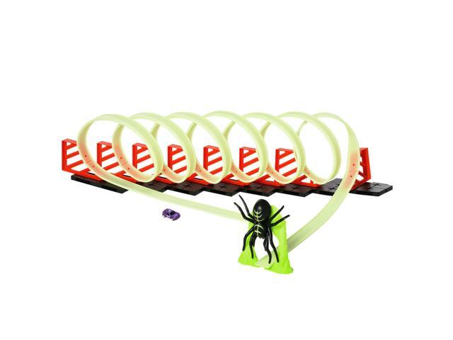 AosomQaba Track Builder Loop Kit Criss-Cross Glowing Race Track Toy Set Spooky Spider Fun Starter Kit, with Pull-back Car for Kids 3-6 years old,...