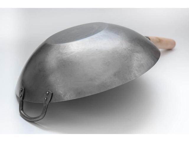 Craft Wok Flat Hand Hammered Carbon Steel Pow Wok with Wooden and Steel Helper Handle (14 Inch, Flat Bottom) / 731W316