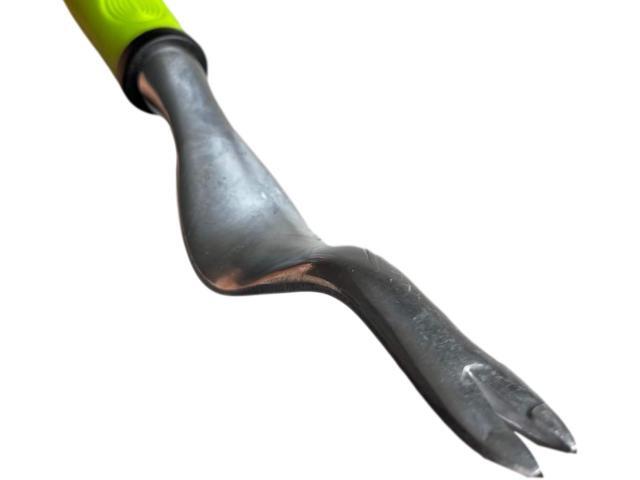 Garden Guru Hand Weeder Tool with Ergonomic Handle - Weed Puller for Planting, Weeding, Flower and Vegetable Care in Lawn Garden Yard Rust Resistant