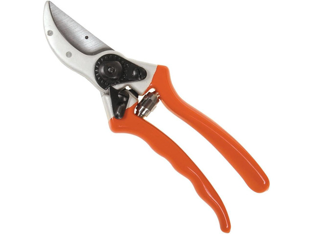 A. M. Leonard Traditional Bypass Pruners - 1 Inch Cut Capacity