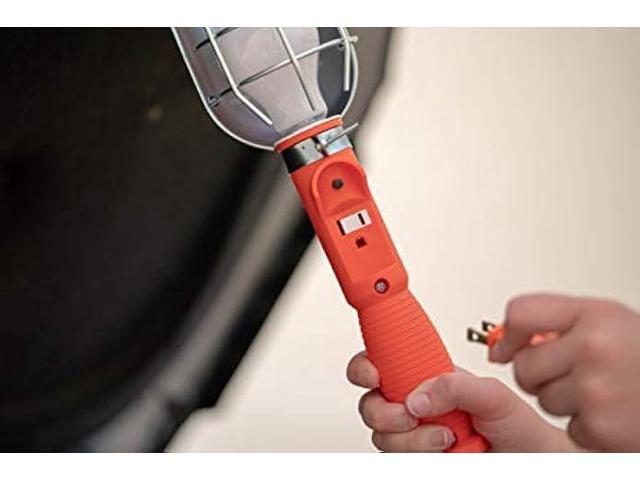 Woods 0691 691 Med Duty Trouble Light, 16/3, 25' SJTW, Metal Guard, &Outlet, 25 Foot, Orange, 25 Foot